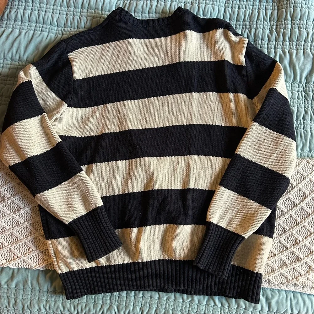 Brandy Melville Sweater - Picture 3 of 6